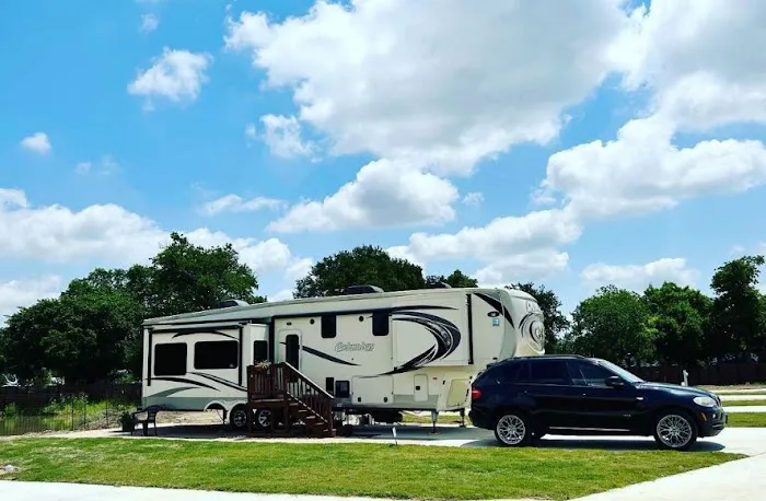 Juniper Ridge RV Village Picture 4