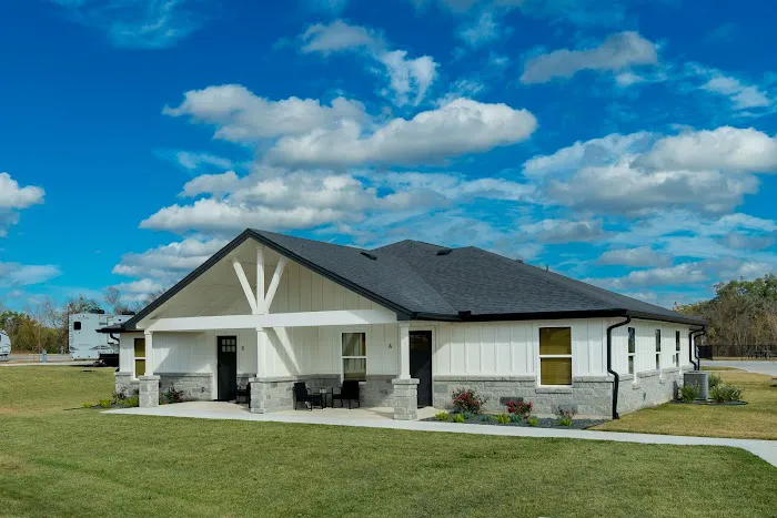 LHTX RV Resort Picture 6