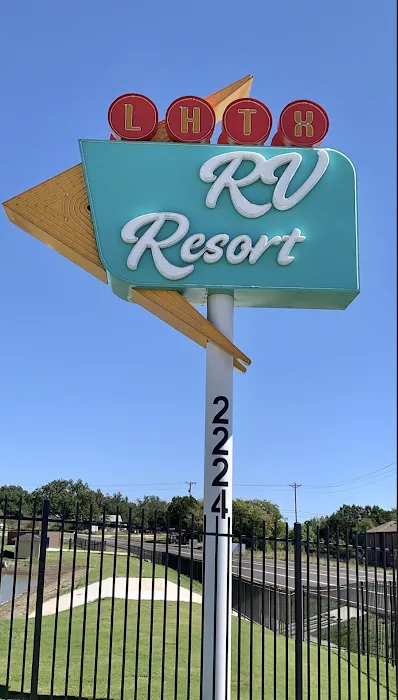 LHTX RV Resort Picture 9