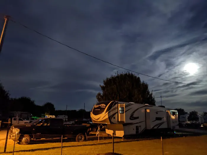 Berry Springs RV Park Picture 8