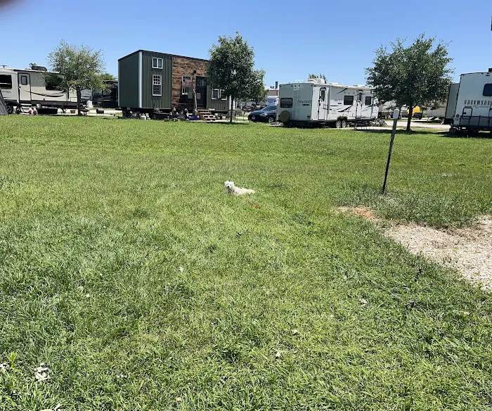 Berry Springs RV Park Picture 6