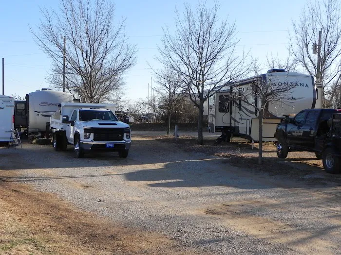 Alvord Oaks RV Park Picture 10