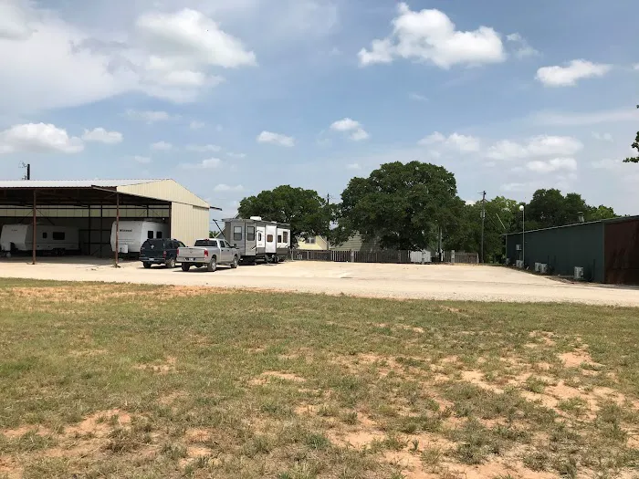 Hilltop Apartments and RV Park Picture 3