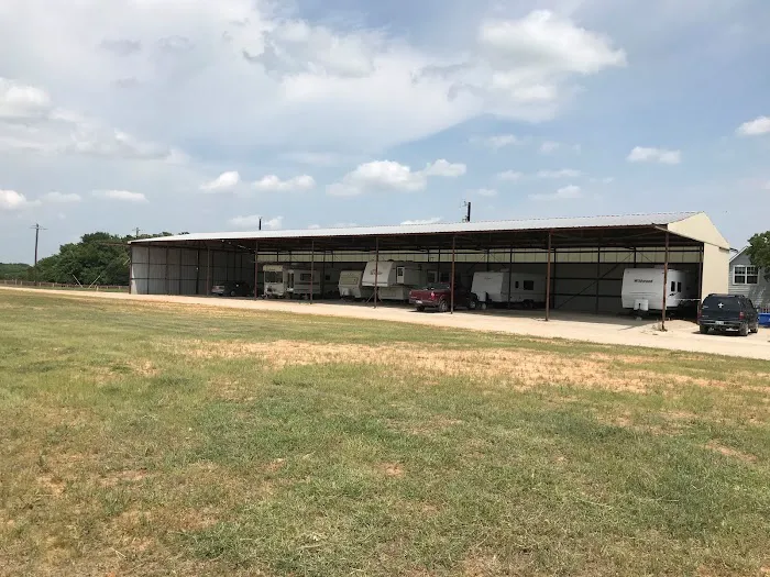 Hilltop Apartments and RV Park Picture 2