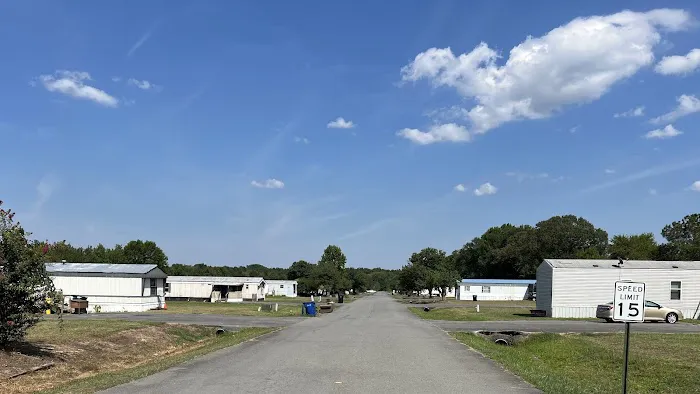 Moon Mobile Home Community Picture 3