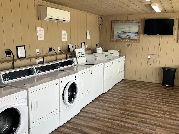 Coastal Bay RV and Cabin Rentals Picture 6