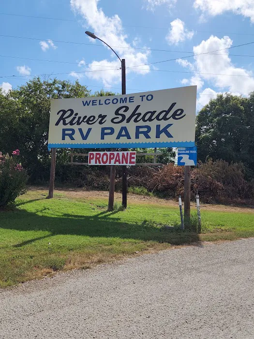 River Shade RV Park Picture 4
