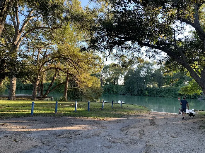 River Shade RV Park Picture 3