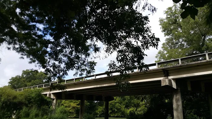 River Shade RV Park Picture 8