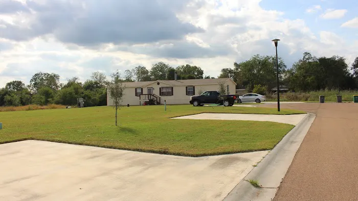 Royal Place Community Picture 4