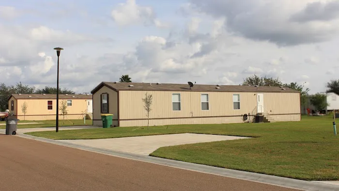 Royal Place Community Picture 3