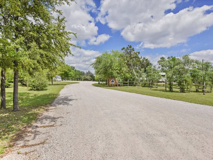 Cedar Bend RV Park Picture 6