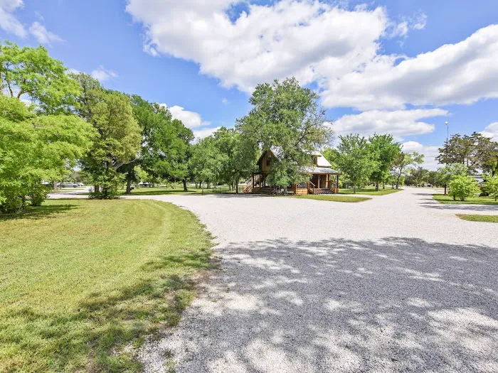 Cedar Bend RV Park Picture 7