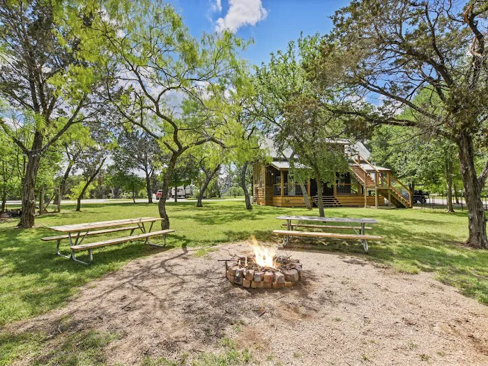 Cedar Bend RV Park Picture 10