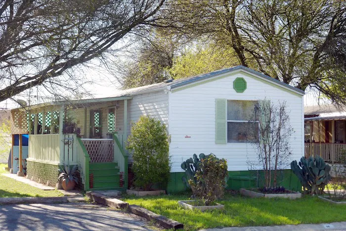 Paisano Manufactured Home Community Picture 8