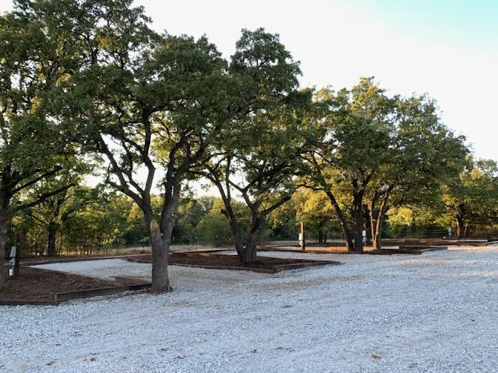 Paradise Oaks RV Park Picture 2