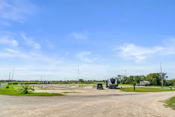 Enchanted Lakes of Edna Rv Park Picture 10