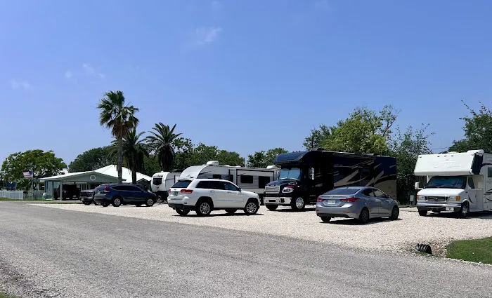 Pelican's Post RV Park Picture 4