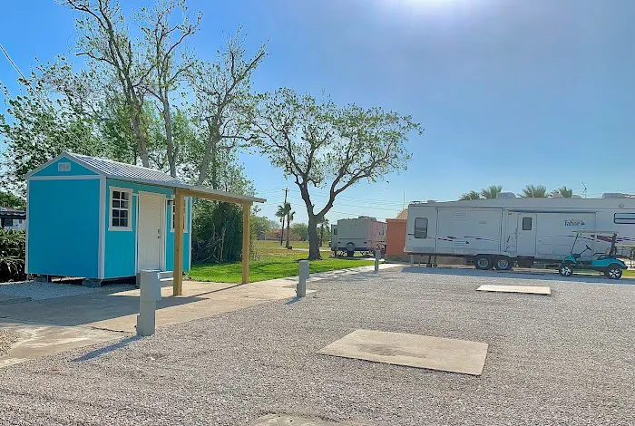 Pelican's Post RV Park Picture 3