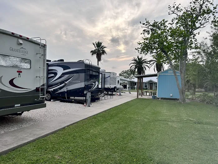 Pelican's Post RV Park Picture 1