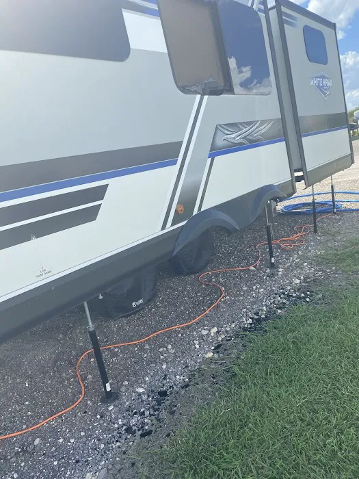 Lockhart Meadows RV Park & Tiny Homes Picture 2