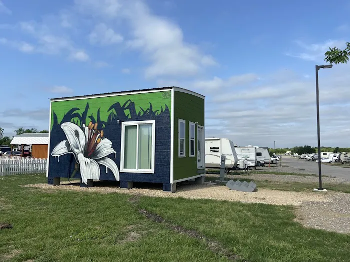 Lockhart Meadows RV Park & Tiny Homes Picture 3