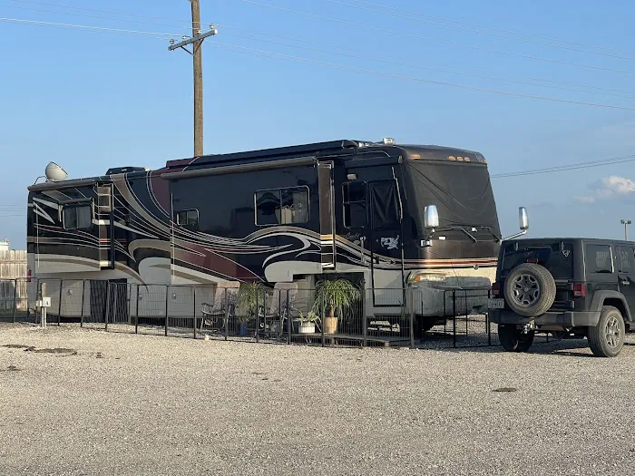 Gone Bananas RV Park Picture 1