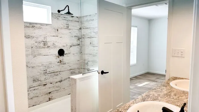 Creeks Crossing Picture 5