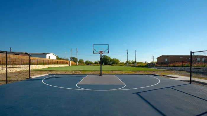 Creeks Crossing Picture 1