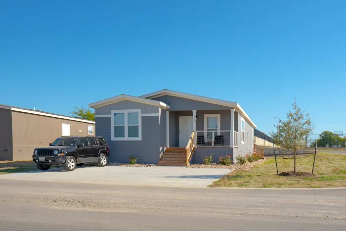 Creeks Crossing Picture 9