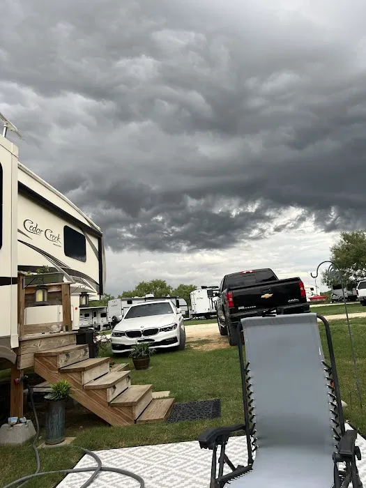 Windmill Crossing RV Park Picture 3