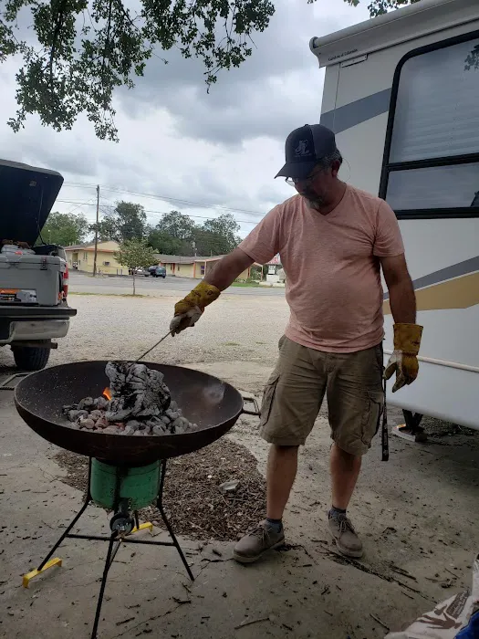 Harlowe's RV Park Picture 3