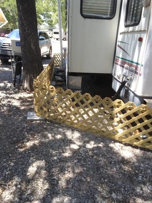 Harlowe's RV Park Picture 6