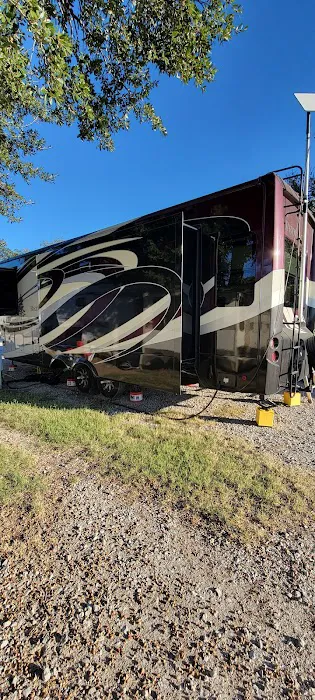 Shady Oaks RV Park Picture 8