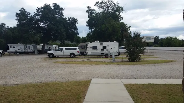 Shady Oaks RV Park Picture 6