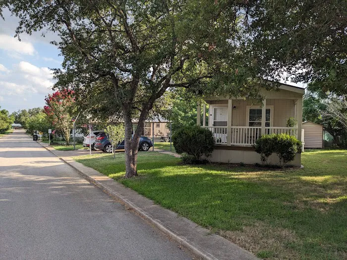 Forest Oaks Village Picture 6