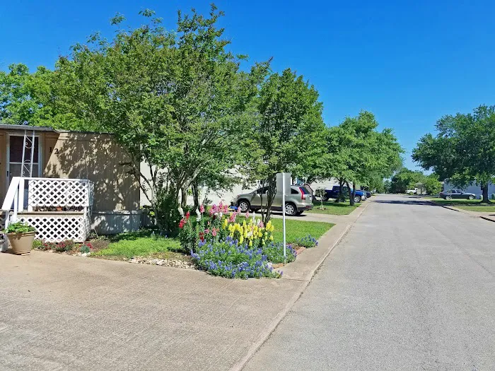 Forest Oaks Village Picture 5