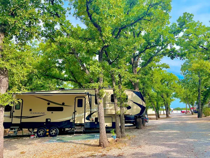 Campers Paradise RV Park Picture 6