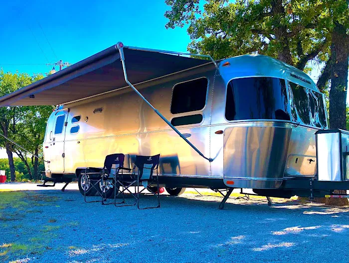 Campers Paradise RV Park Picture 4