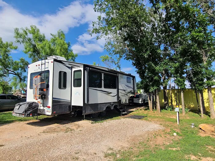 Finis Road RV Park Picture 5