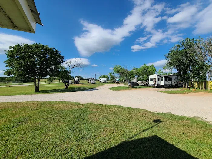 Finis Road RV Park Picture 2