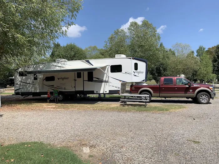 Ivy's Cove RV Retreat Picture 1