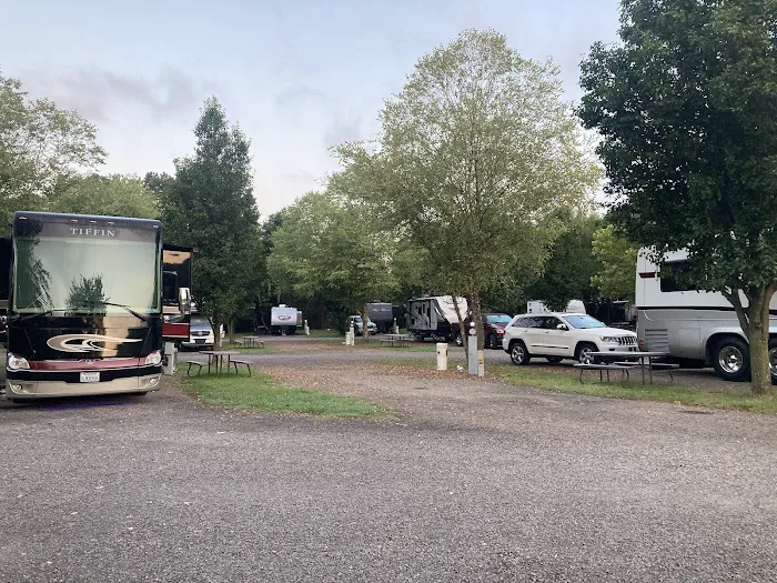 Ivy's Cove RV Retreat Picture 10