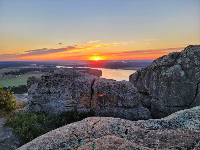 Ivy's Cove RV Retreat Picture 9