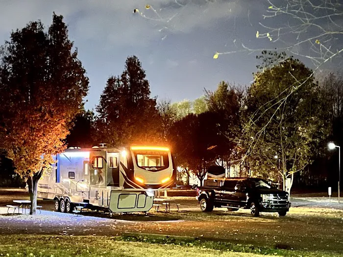 Ivy's Cove RV Retreat Picture 8