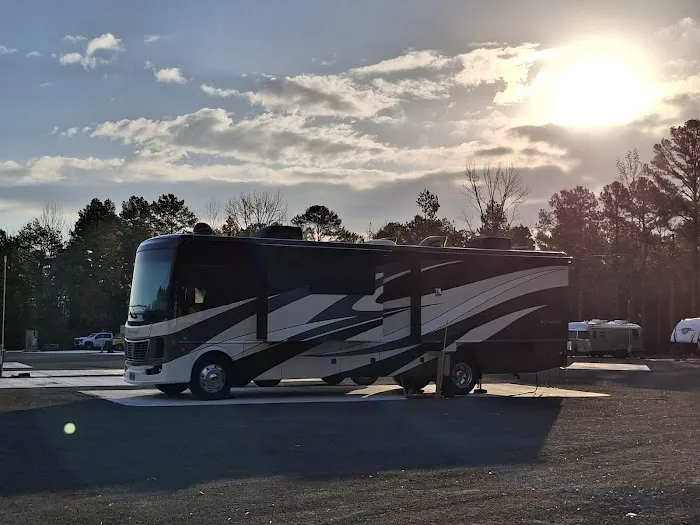 Dew Drop In RV Park Picture 7