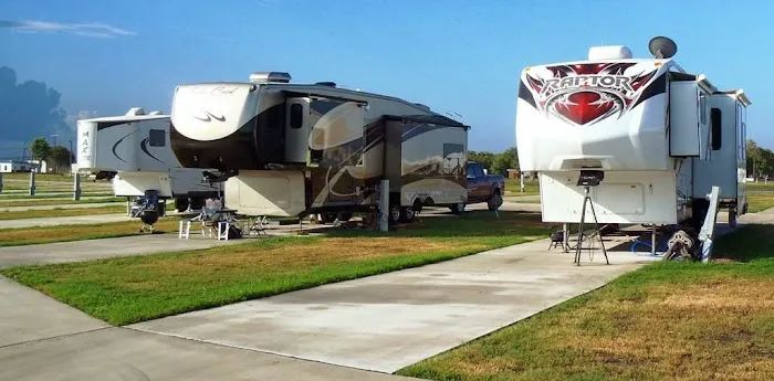 Texas Lakeside RV Resort Picture 3