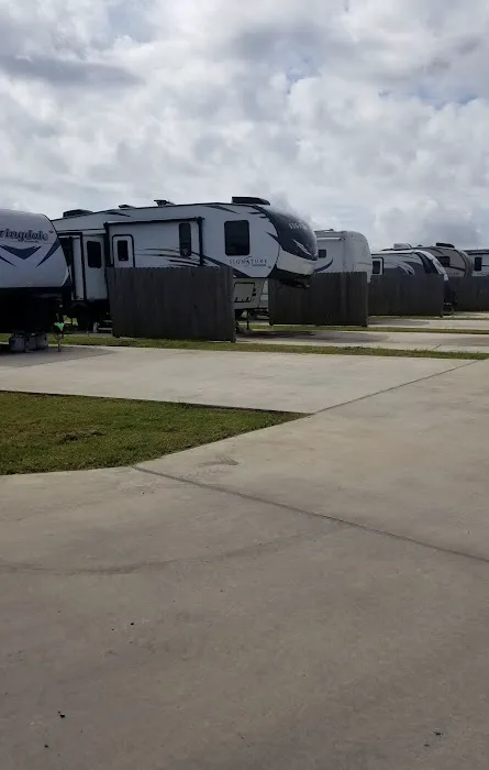 Country Club Rv Park Picture 7