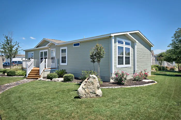 Lakeside Crossing - Manufactured Home Community Picture 2