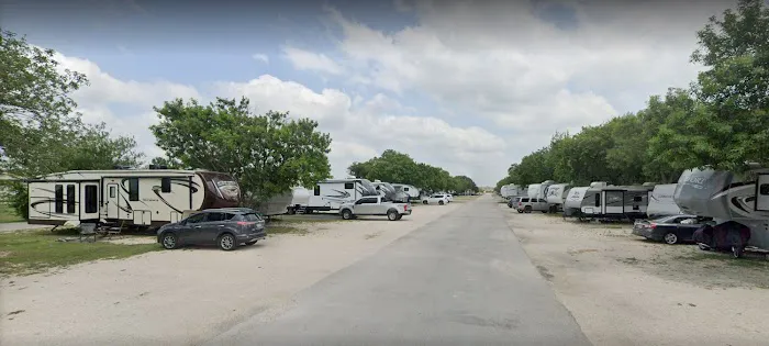 New Braunfels RV Park Picture 3